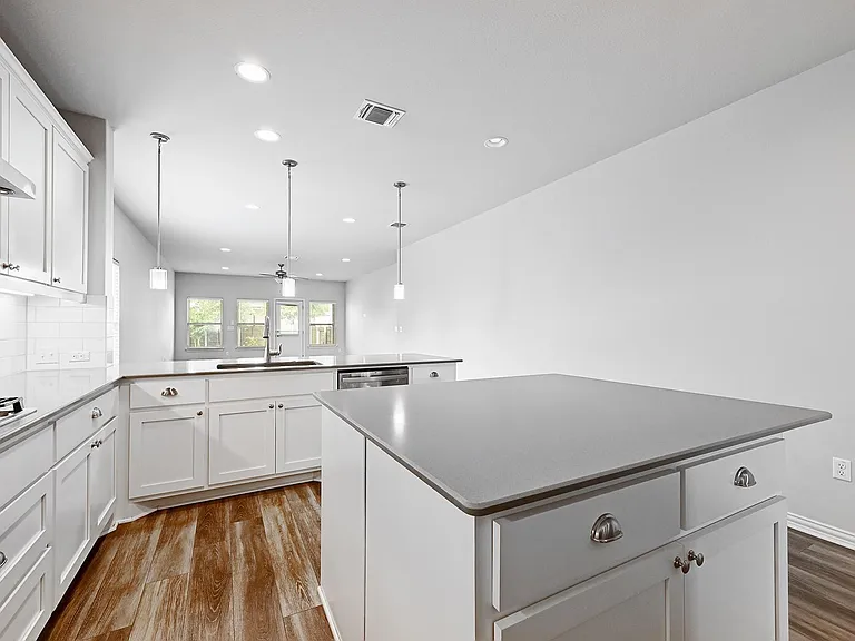 8816 Mina Dr — Photo 6