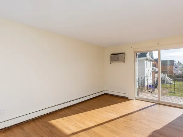 426 Pleasant St APT 12, Malden, MA 02148