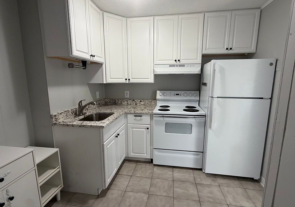 1st image of 452 Main St #4
