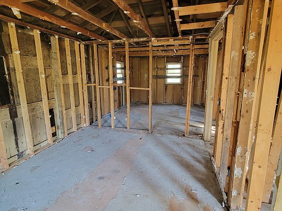 2nd image of 1424 Finley Ave