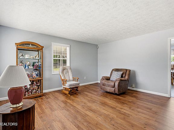 5th image of 4616 Blairwood Dr