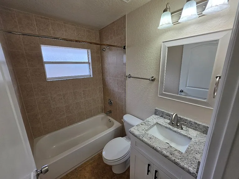 808 Valencia Ave — Photo 15