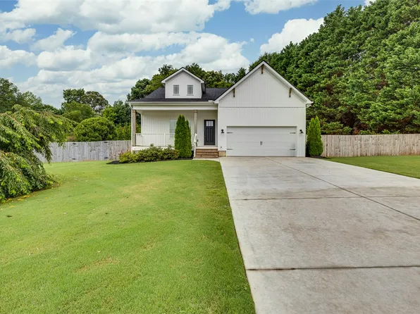 202 Meadow Ln, Easley, SC 29642