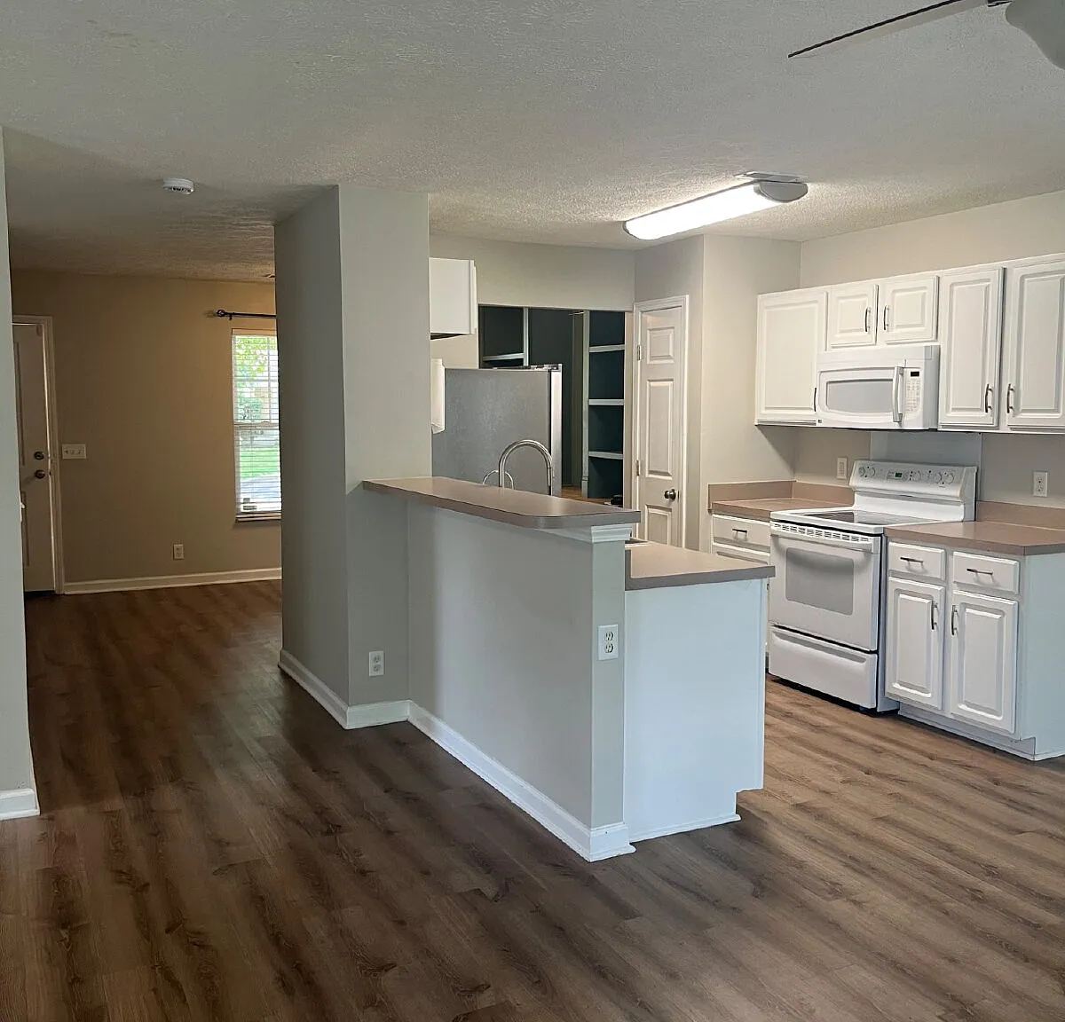 4 bed, 2.5 bath, 1824 sqft, $2,500 — Photo 4