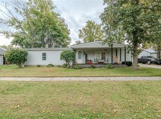 506 E Maple St, Ogden, IL 61859