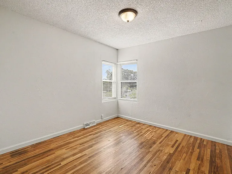 5050 Lincoln St — Photo 8