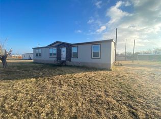 115 Crest Dr, Tye, TX 79563
