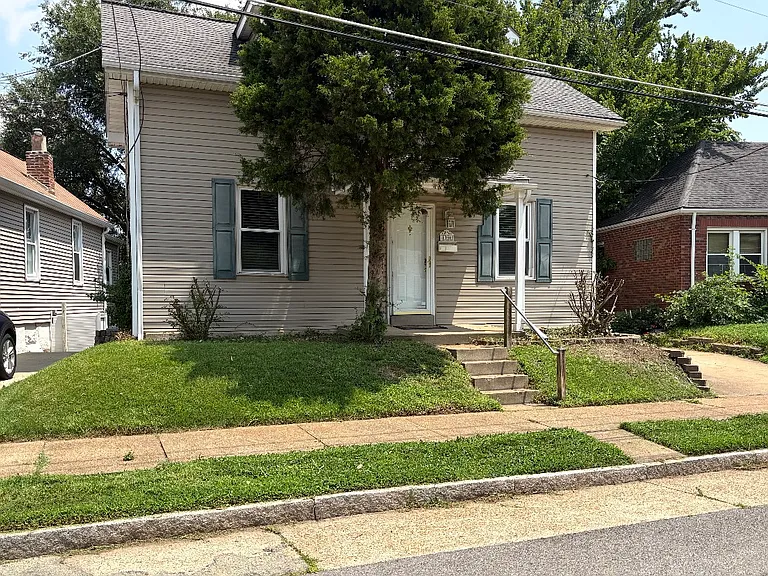 1306 Graham St — Photo 1