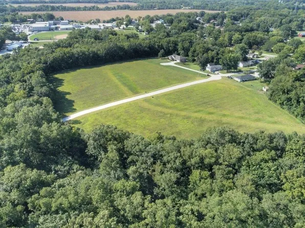 1 Raybar Dr, New Franklin, MO 65274