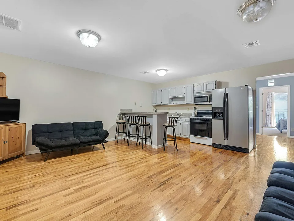 4413 Park Ave #2L