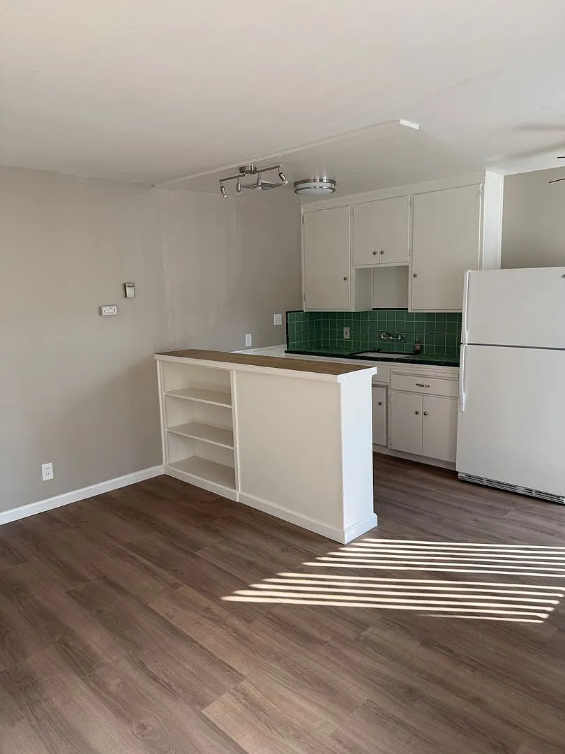 Chalet Apartments — Photo 3