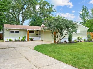 2710 Devon Hill Rd, Rocky River, OH 44116