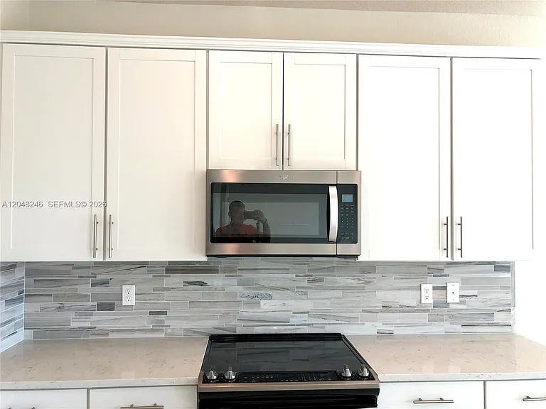 4984 Greenway Dr — Photo 6