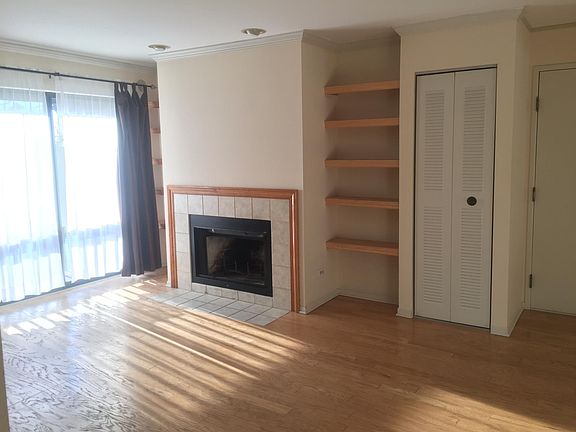 2nd image of 920 N Lakeside Dr