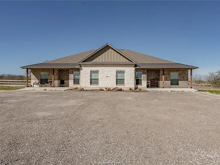 4020 Golden Eagle Dr #B — Photo 1