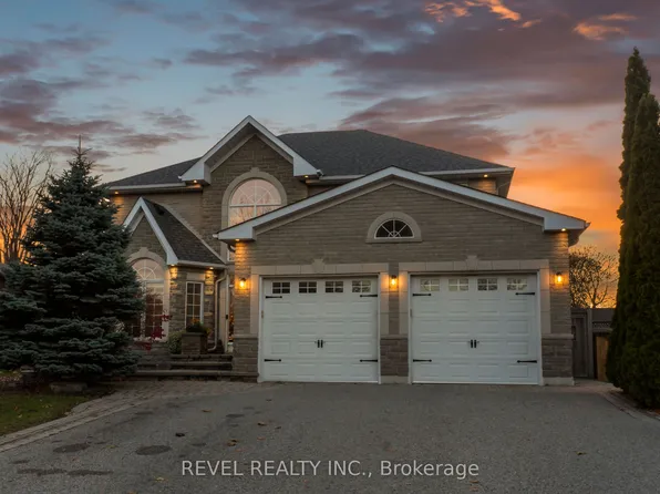70 Applewood Cres, Whitby, ON L1N 2E6