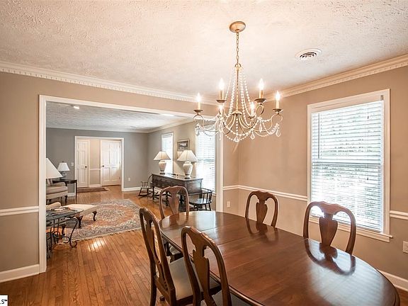 5th image of 107 Holly Park Ln