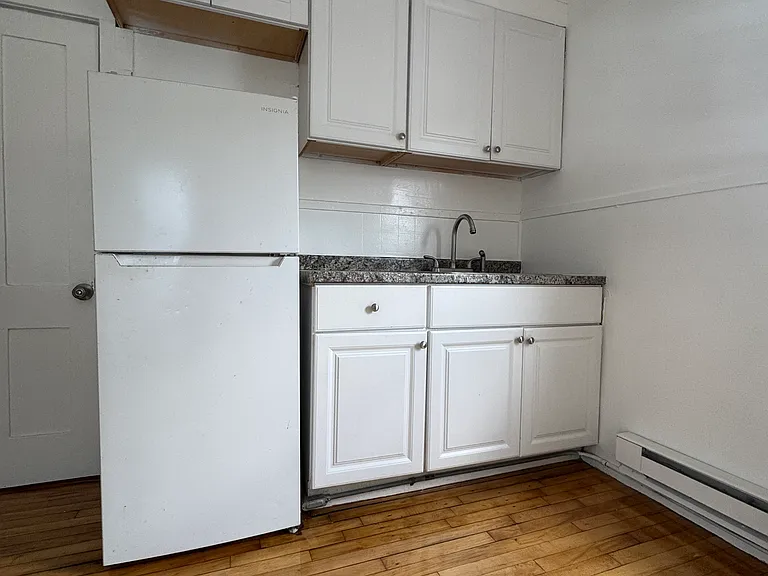 21 Prince Ave #F — Photo 1