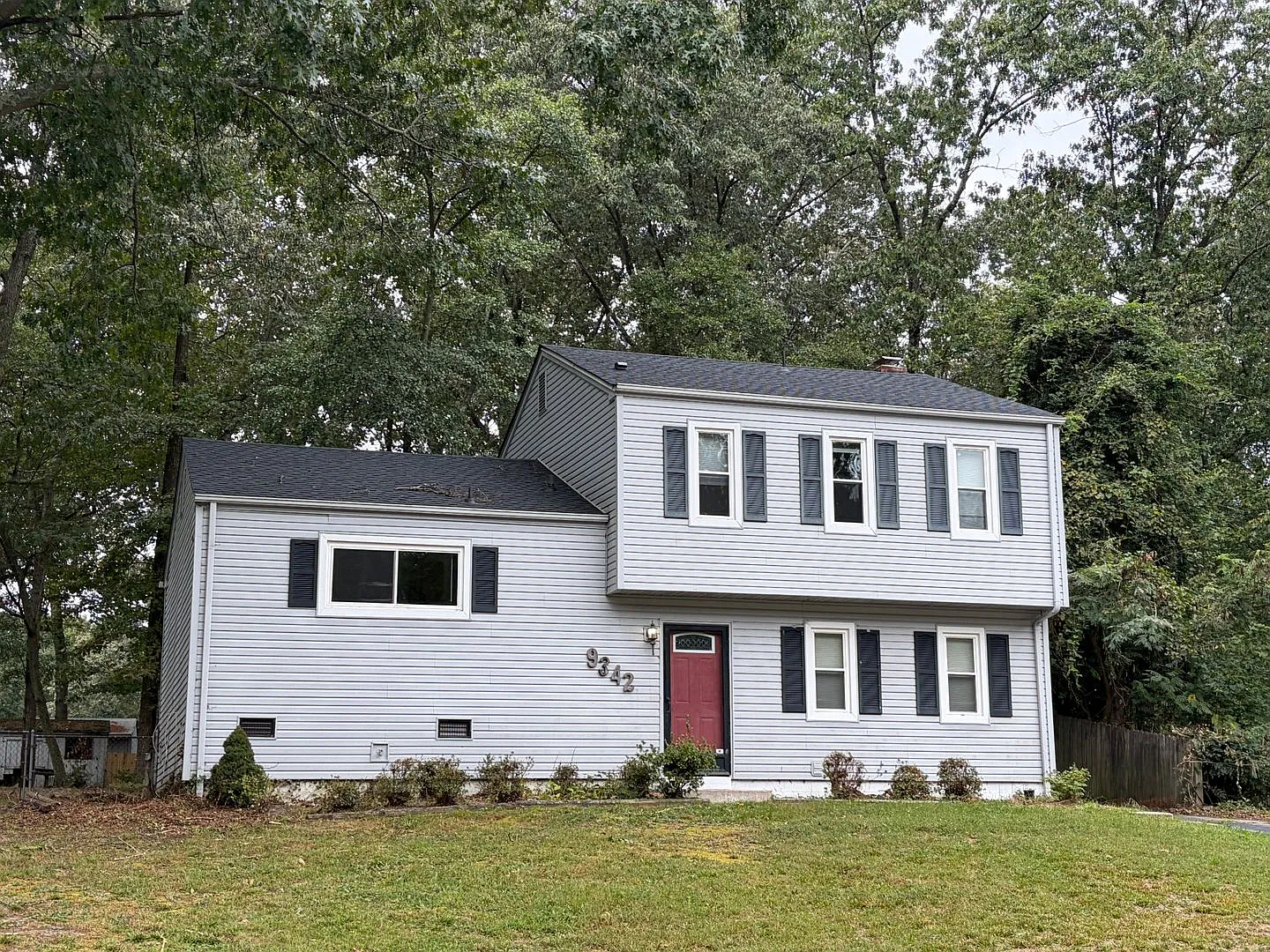Updated 3-Bedroom, 1.5 bath, Tri-Level with Fenced Backyard Available October 10! — Photo 1