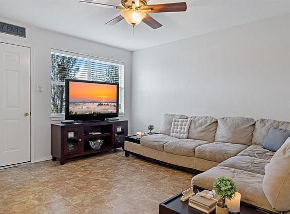 3rd image of 607 Valentine Ln