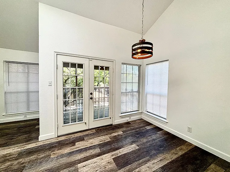 8611 Datapoint Dr #32 — Photo 4