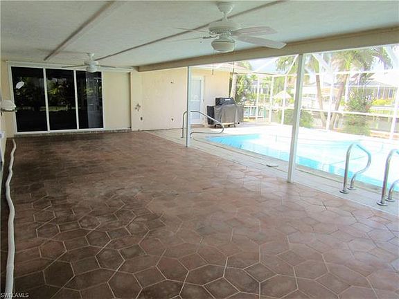 3rd image of 1521 SW 52nd Ter