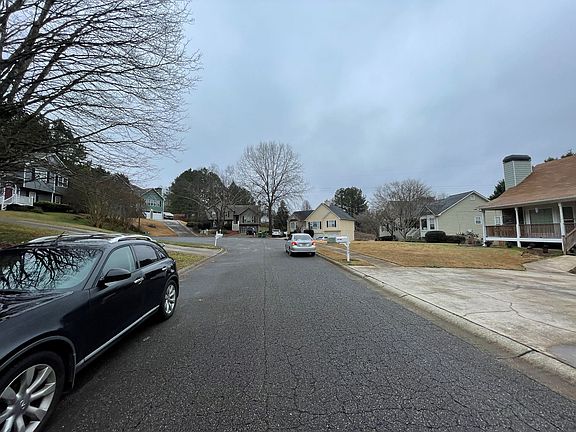 4th image of 303 Hearthstone Ct