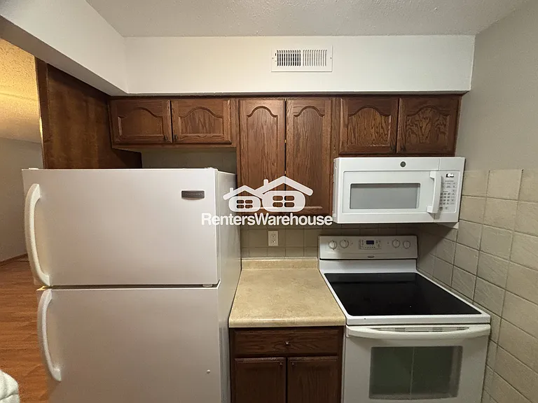 7815 Douglas Ave #102 — Photo 8