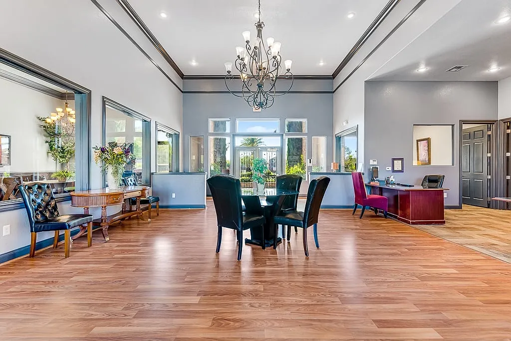 Pinehurst Condominiums — Photo 4
