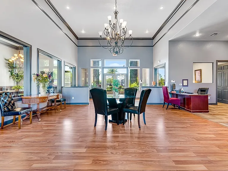 Pinehurst Condominiums — Photo 4