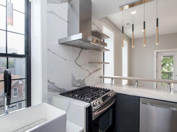 4th image of 1438 W Blackhawk St #301