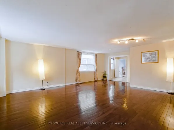 2609 Kingston Rd, Toronto, ON M1M 1M1