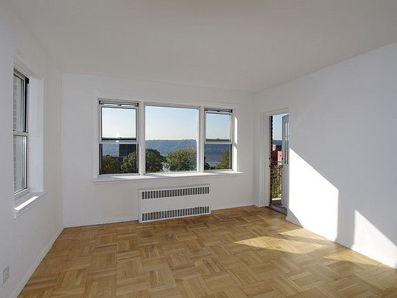 3rd image of 3850 Hudson Manor Ter APT 6BW