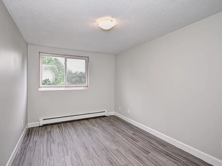 255 Belsyde Ave E — Photo 19