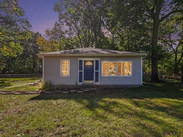 1451 Canterbury Ave, Norton Shores, MI 49444