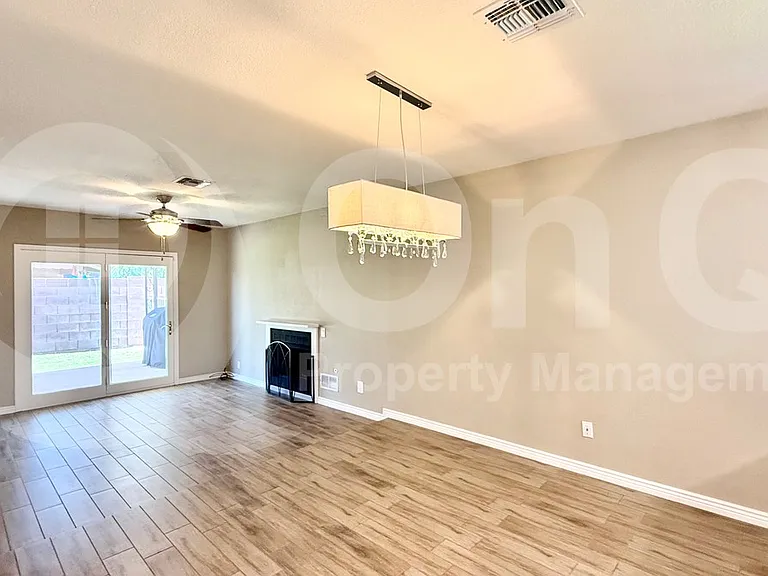 827 N 86th Way — Photo 10