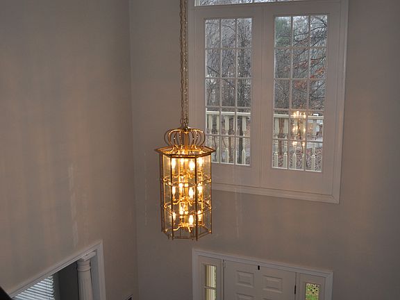 3rd image of 211 Harvest Ln