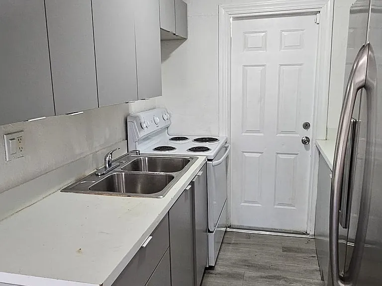 NW 15th Ave — Photo 14