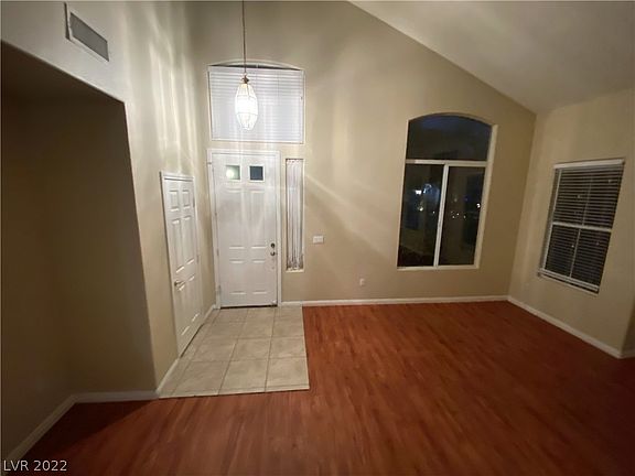 5th image of 371 Tayman Park Ave #0