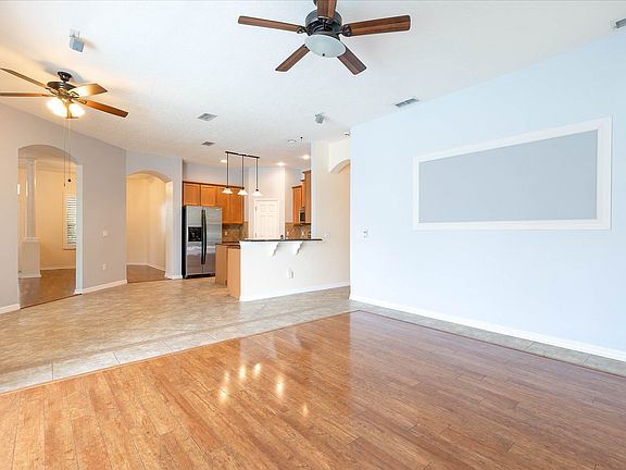 4th image of 512 Hillshire Dr