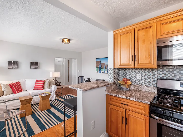 8 Walnut St #28 — Photo 3