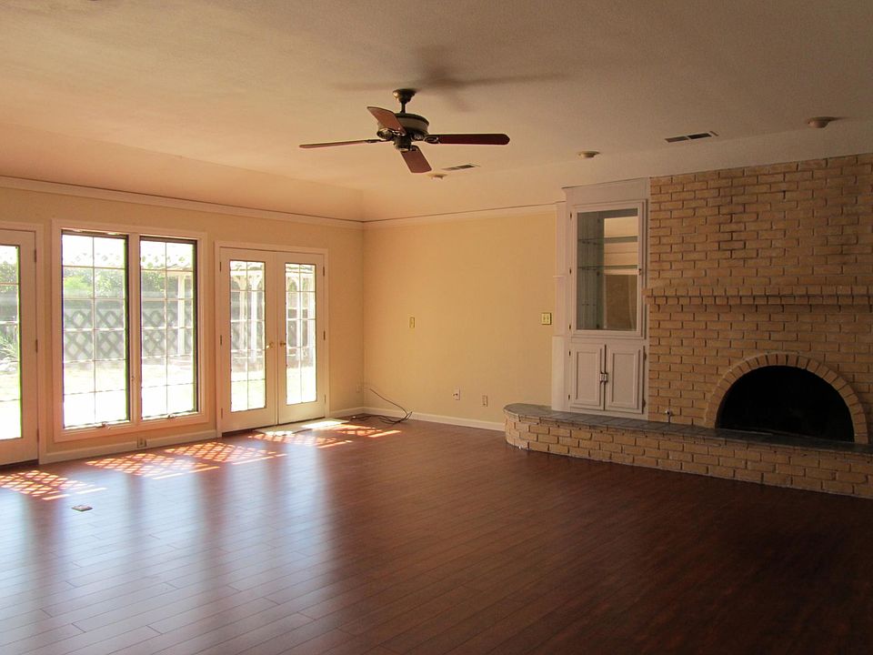 2nd image of 618 Colgate Ct