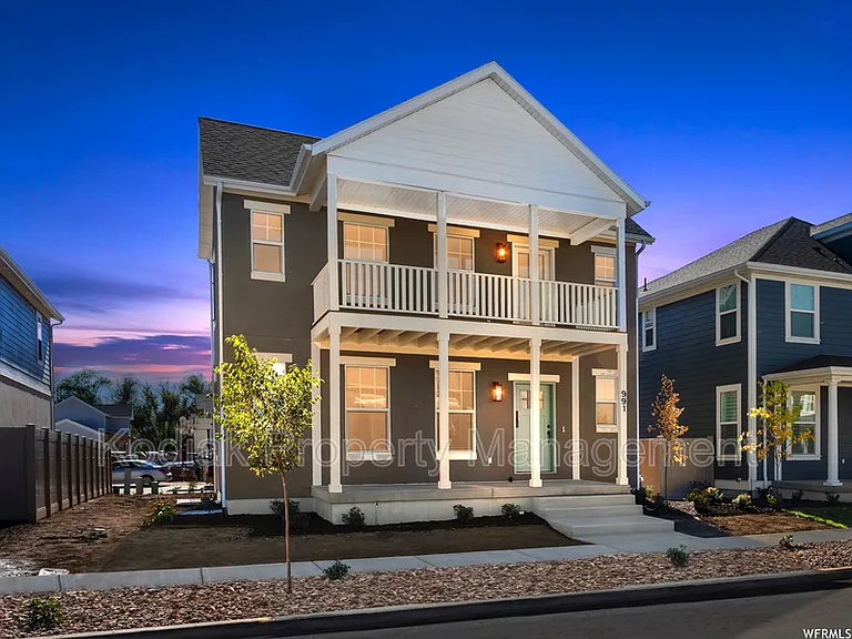 991 W Shoreline Dr — Photo 1