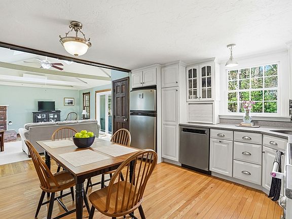5th image of 182 East St