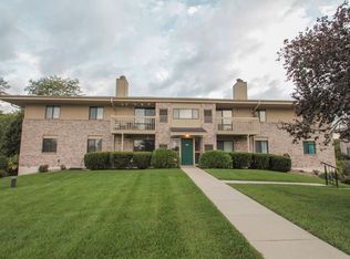 112 E Freistadt Rd, Thiensville, WI 53092