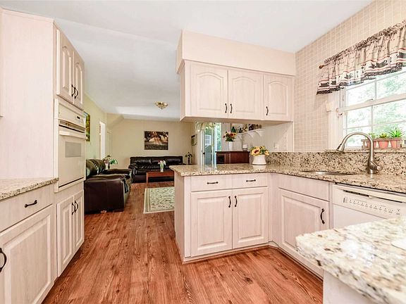 4th image of 39 Hopewell Dr
