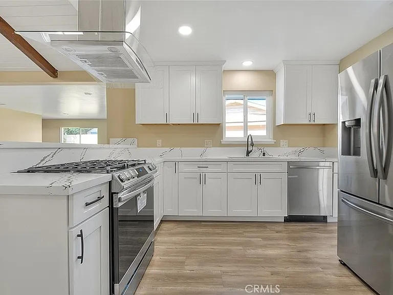 340 W Caroline St — Photo 3