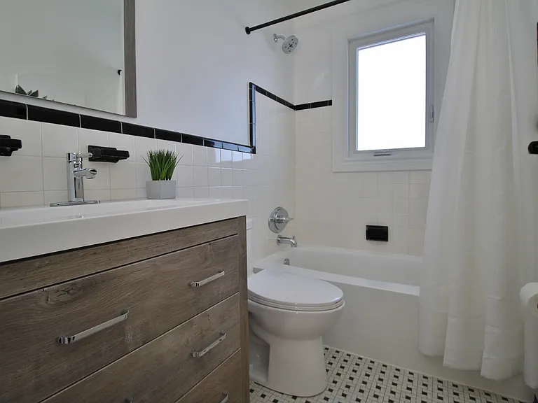 2138 Saunderson Dr #1 — Photo 15