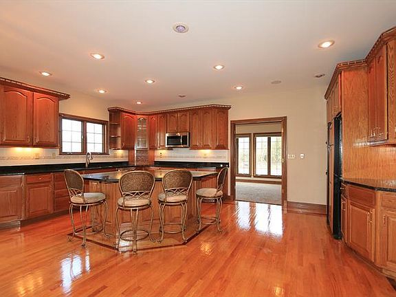 5th image of 3874 Jocelyn Dr