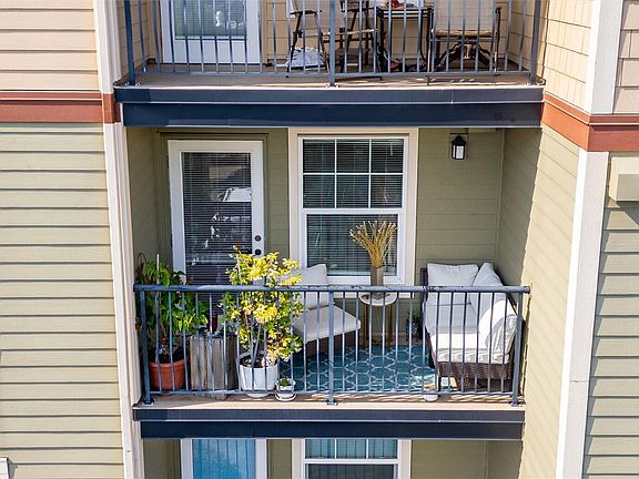 5th image of 700 32nd Street #A302